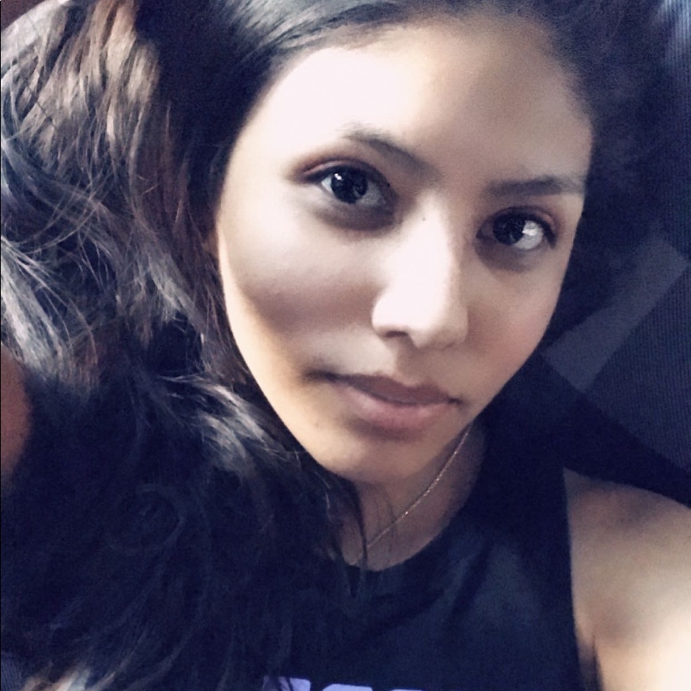 Meet your Posher, Yadira